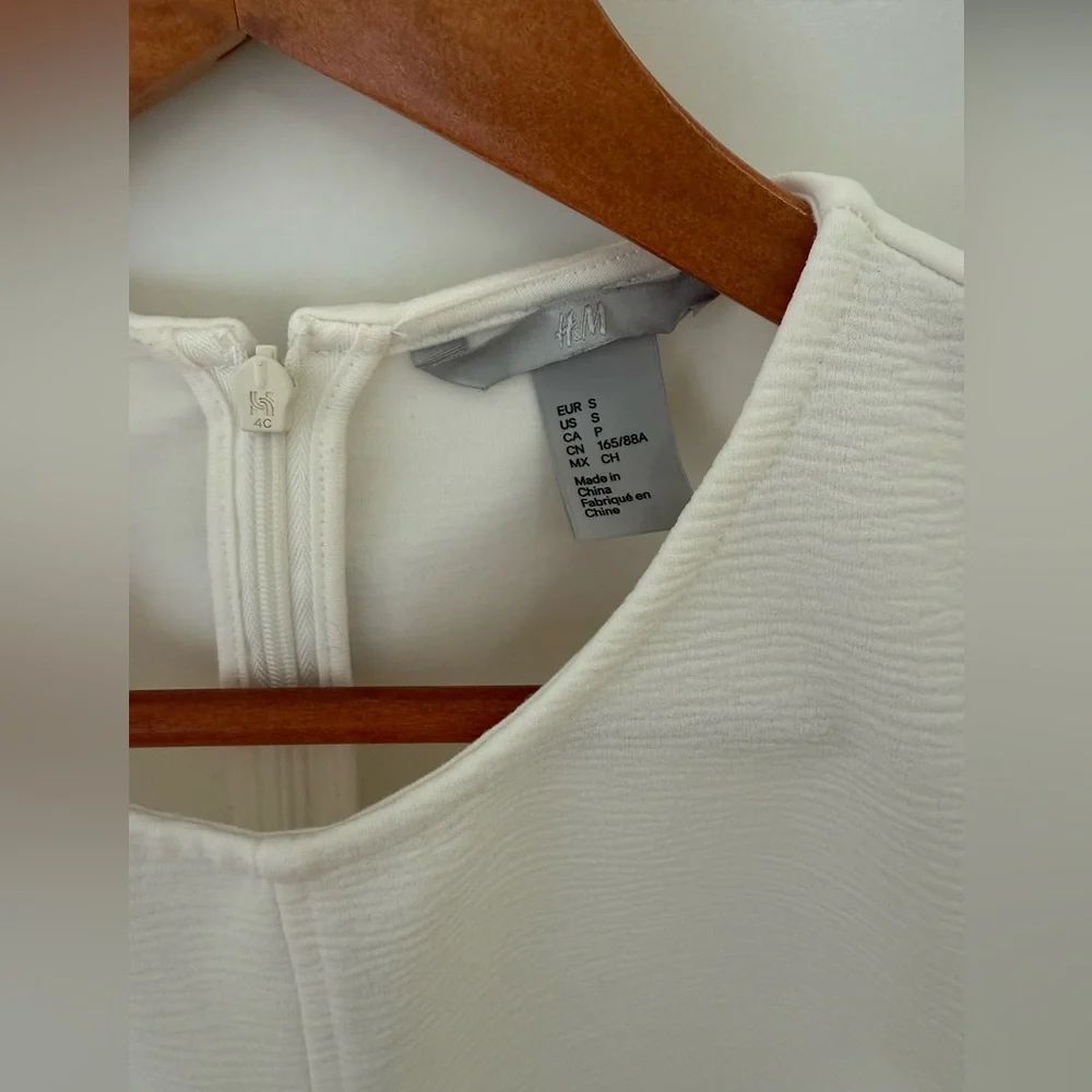 H&M dressy tank top with back zipper - Picture 3 of 3